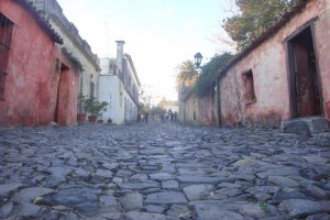 Vues des rues en pave du centre historique de la ville...