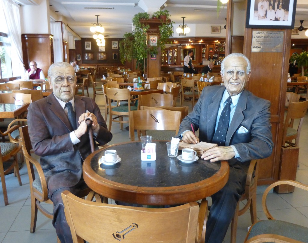 Café La Biela, pause café durant la Visite de Recoleta en compagnie de Borges et de Casares Café La Biela, pause café durant la Visite de Recoleta en compagnie de Borges et de Casares