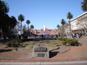 what-to-do-Plaza-de-Mayo-and-the-pink-house